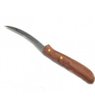 Knife slicing Due Cigni tomatoes