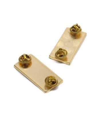 Metal sheathing for a golden green shirt