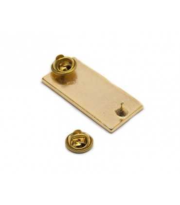 Metal sheathing for a golden green shirt