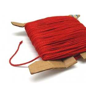 Corda_in_tessuto_intrecciato_di_colore_rosso_