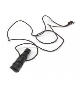 Fischietto_lungo_per_cani_in_corno_di_bufalo_con_cordoncino_in_cuoio_