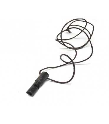 Fischietto_acuto_per_cani_in_corno_di_bufalo_con_cordoncino_in_cuoio_