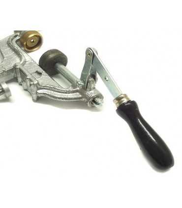 Orlatore_normale_a_volantino_per_caricare_cartucce_calibro_122