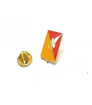 Trinacria_siciliana_smaltata_a_spilla_piccola_da_camicia